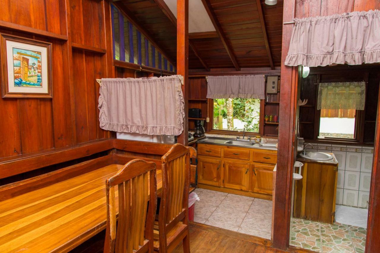 Cabinas Iguana Cahuita Exterior foto